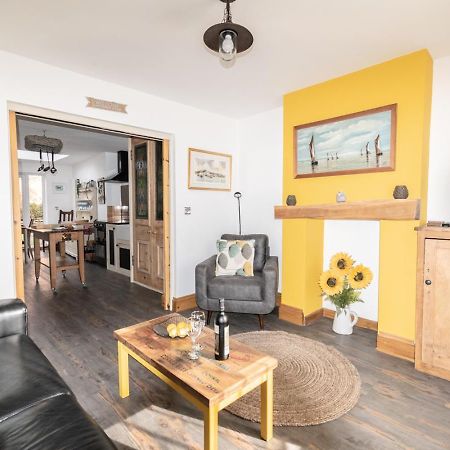Stylish 2 Bedrooms Cosy & Bright Cottage, Pet Friendly, Sleeps 5, Titchfield Village - Summer Special Offer!! - By Blue Puffin Stays Ngoại thất bức ảnh
