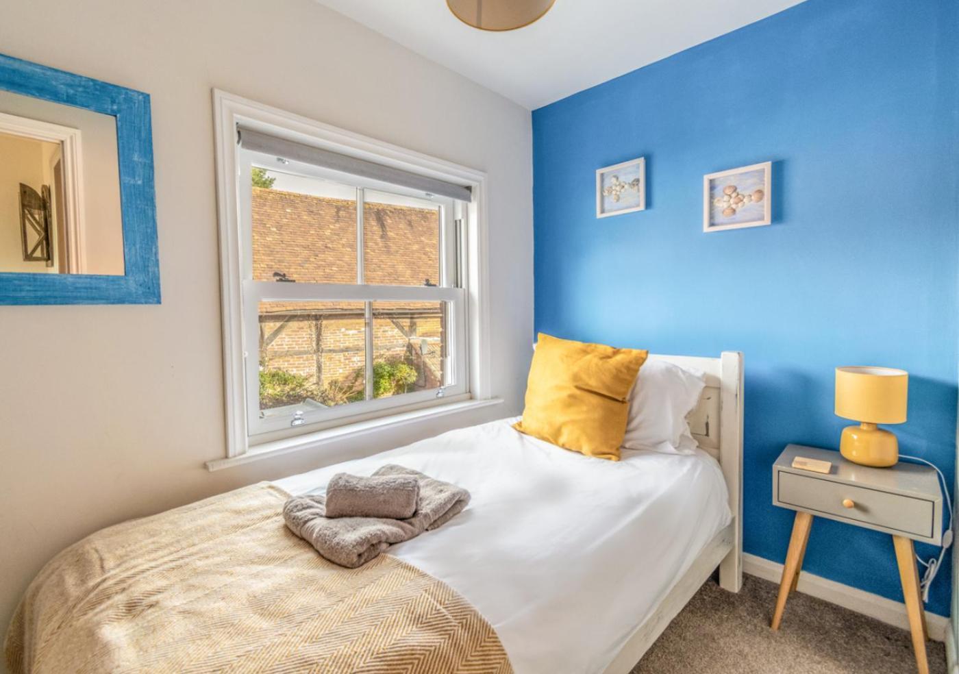 Stylish 2 Bedrooms Cosy & Bright Cottage, Pet Friendly, Sleeps 5, Titchfield Village - Summer Special Offer!! - By Blue Puffin Stays Ngoại thất bức ảnh