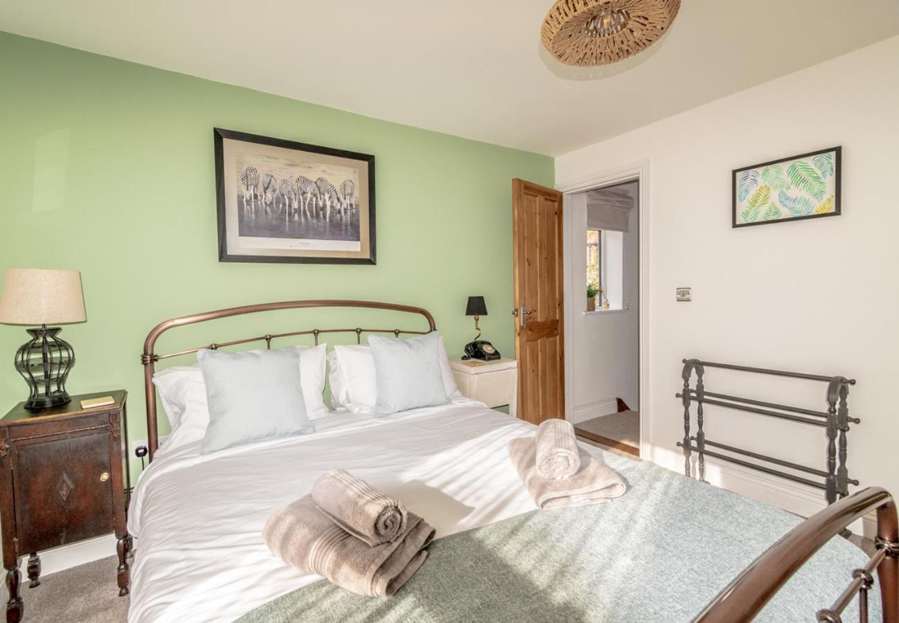 Stylish 2 Bedrooms Cosy & Bright Cottage, Pet Friendly, Sleeps 5, Titchfield Village - Summer Special Offer!! - By Blue Puffin Stays Ngoại thất bức ảnh