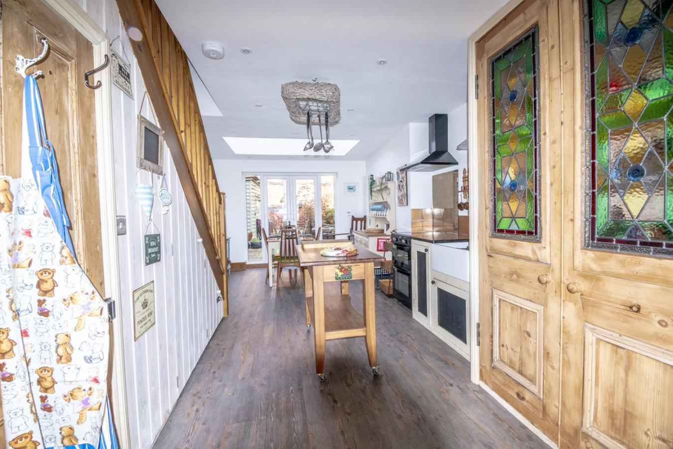 Stylish 2 Bedrooms Cosy & Bright Cottage, Pet Friendly, Sleeps 5, Titchfield Village - Summer Special Offer!! - By Blue Puffin Stays Ngoại thất bức ảnh