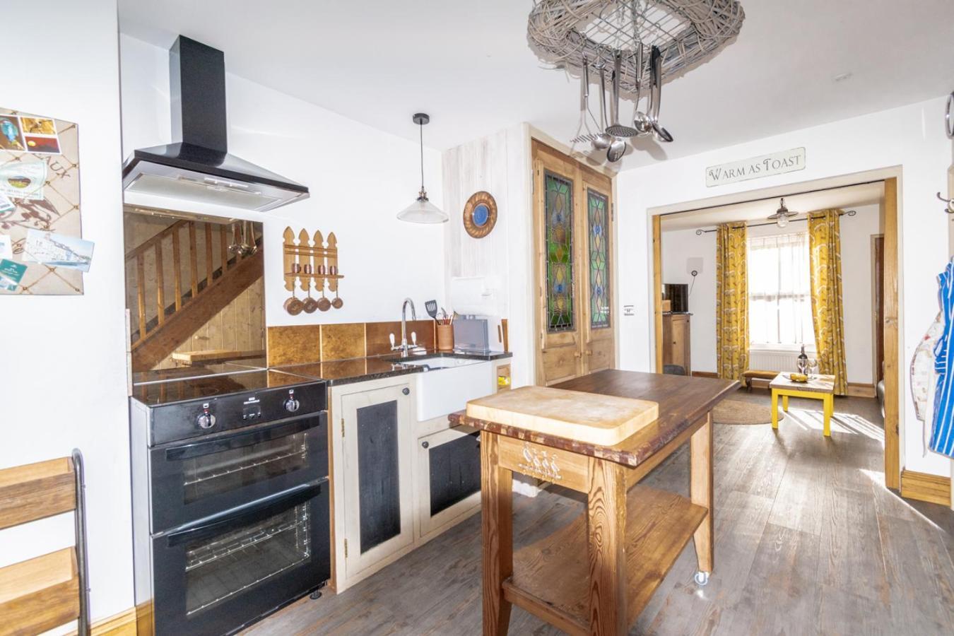 Stylish 2 Bedrooms Cosy & Bright Cottage, Pet Friendly, Sleeps 5, Titchfield Village - Summer Special Offer!! - By Blue Puffin Stays Ngoại thất bức ảnh