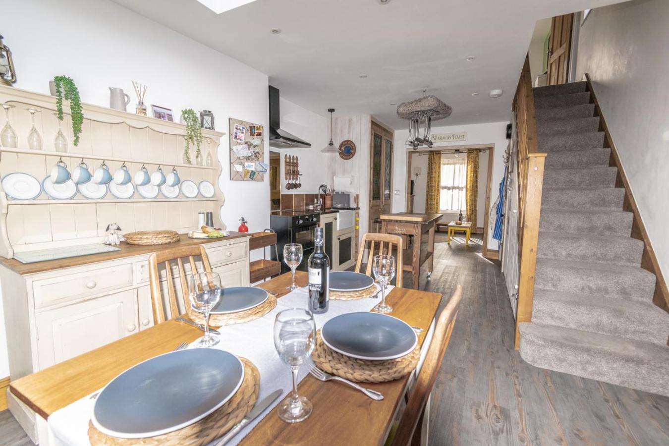 Stylish 2 Bedrooms Cosy & Bright Cottage, Pet Friendly, Sleeps 5, Titchfield Village - Summer Special Offer!! - By Blue Puffin Stays Ngoại thất bức ảnh