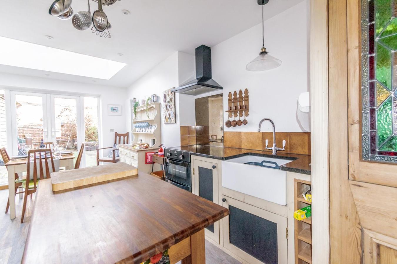 Stylish 2 Bedrooms Cosy & Bright Cottage, Pet Friendly, Sleeps 5, Titchfield Village - Summer Special Offer!! - By Blue Puffin Stays Ngoại thất bức ảnh