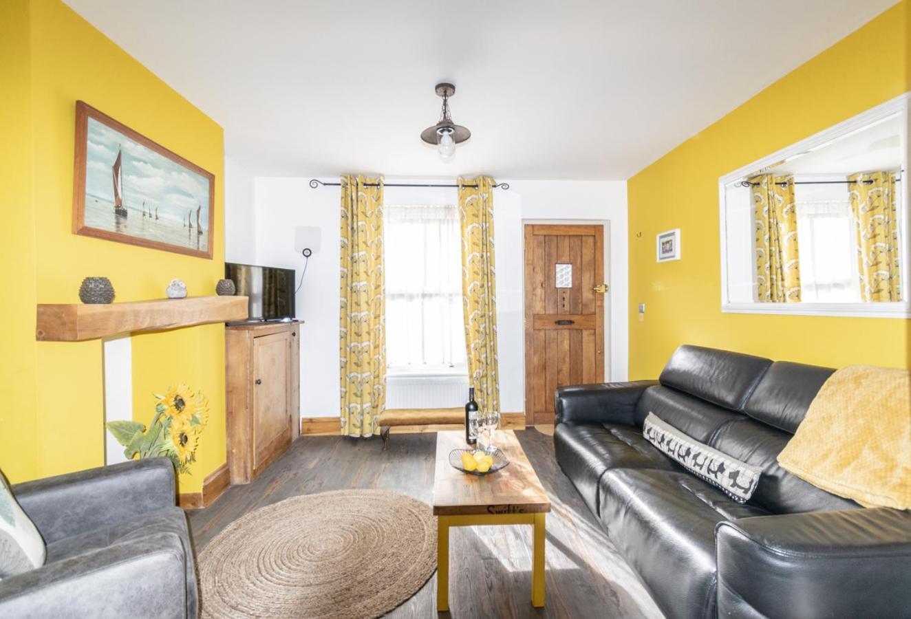Stylish 2 Bedrooms Cosy & Bright Cottage, Pet Friendly, Sleeps 5, Titchfield Village - Summer Special Offer!! - By Blue Puffin Stays Ngoại thất bức ảnh