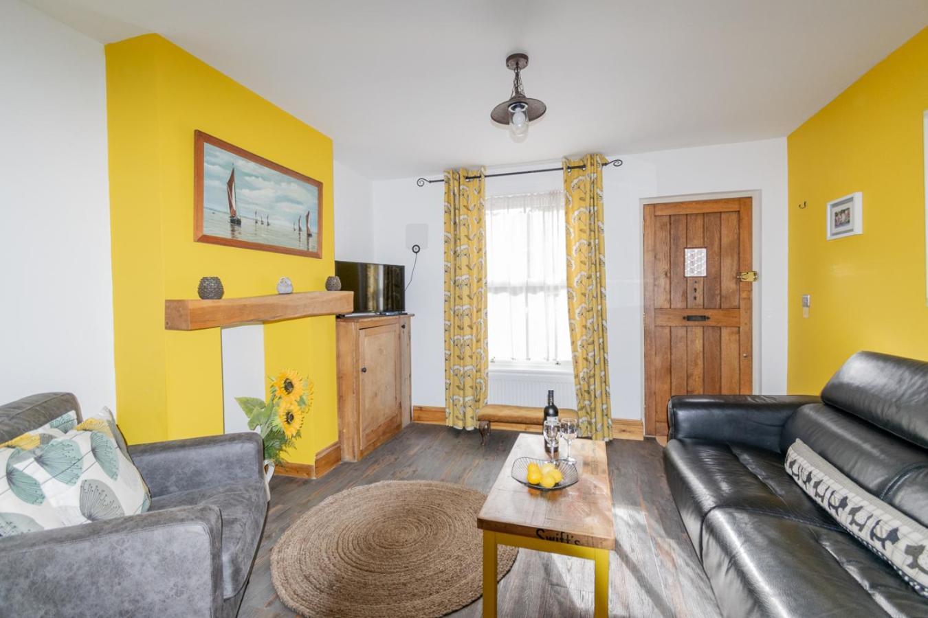 Stylish 2 Bedrooms Cosy & Bright Cottage, Pet Friendly, Sleeps 5, Titchfield Village - Summer Special Offer!! - By Blue Puffin Stays Ngoại thất bức ảnh