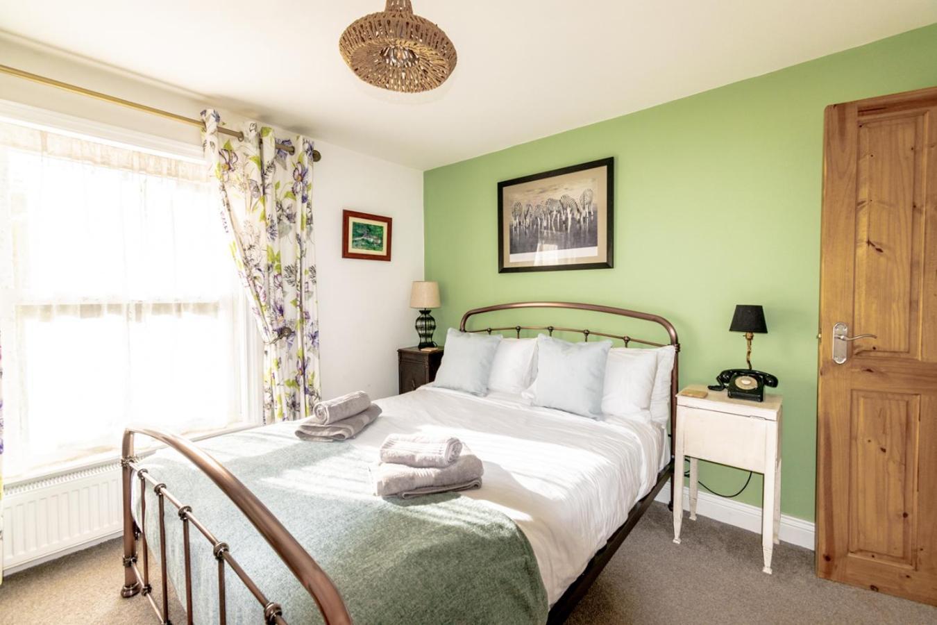 Stylish 2 Bedrooms Cosy & Bright Cottage, Pet Friendly, Sleeps 5, Titchfield Village - Summer Special Offer!! - By Blue Puffin Stays Ngoại thất bức ảnh